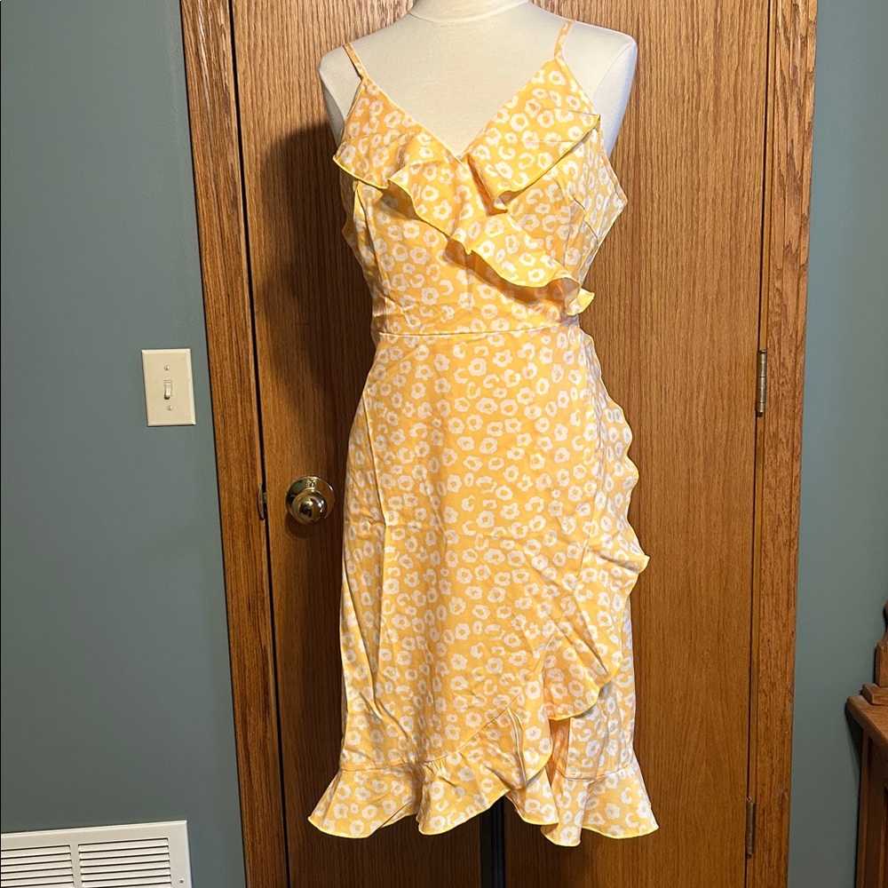 Pat Pat‎ Woman’s Wrap Dress Size XL Yellow Floral Ruffle romantic Fairycore NWT